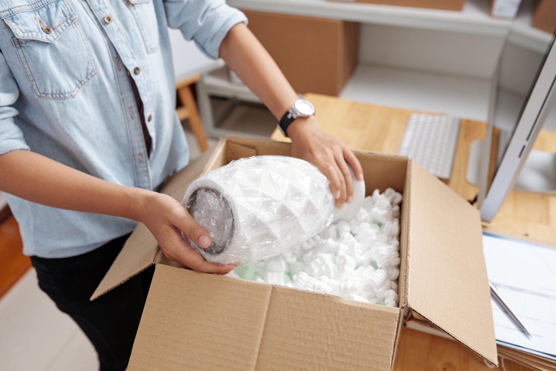 Senior movers Edmonton assisting with packing